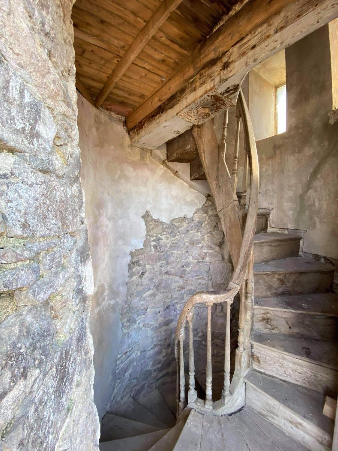 Chateau De Villeneuve - * Montolieu