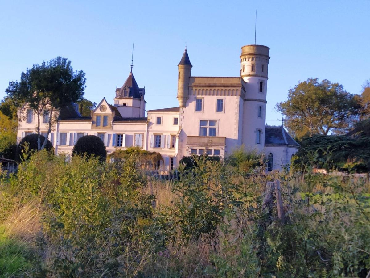 Chateau De Villeneuve - Bed & Breakfast