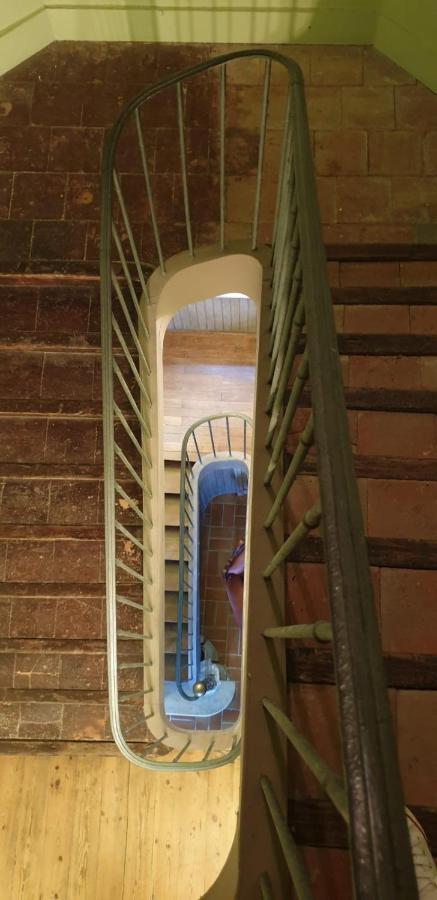 Chateau De Villeneuve - Bed & Breakfast Montolieu